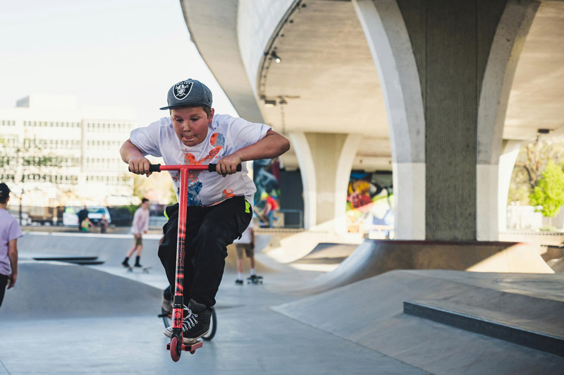 Quelles figures un enfant peut-il apprendre en trottinette freestyle sans danger ?